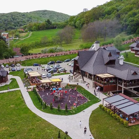 Etno Naselje Vrdnicka Kula - Fruske Terme 4*