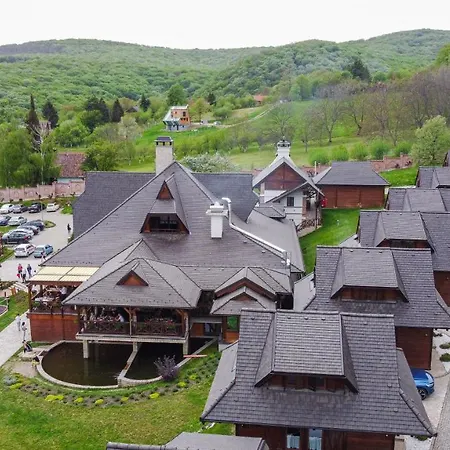 Etno Naselje Vrdnicka Kula - Fruske Terme