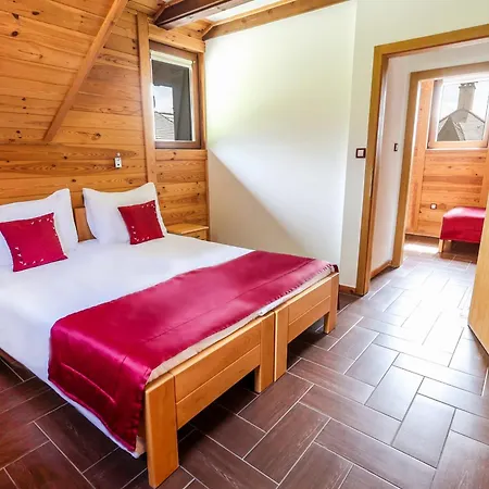 Etno Naselje Vrdnicka Kula 4*