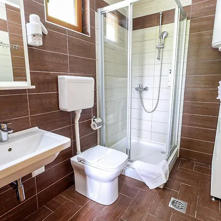 Etno Naselje Vrdnicka Kula - Fruske Terme Vrdnik